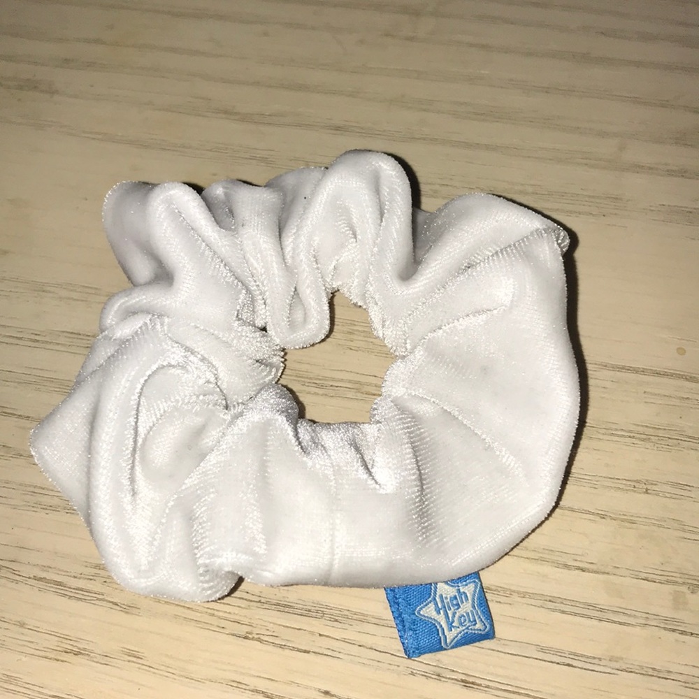 High Key Emma Chamberlain White Schrunchie